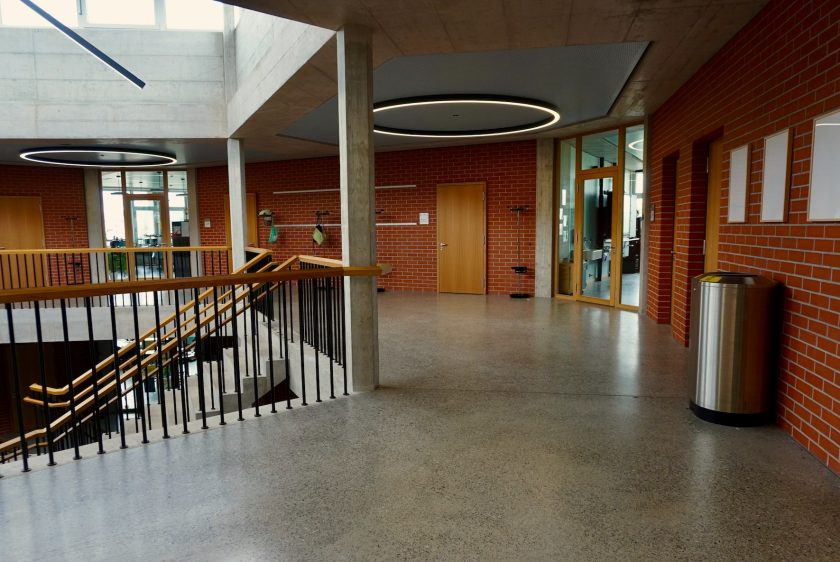 azzedine rouichi KDM09YR4 bY unsplash